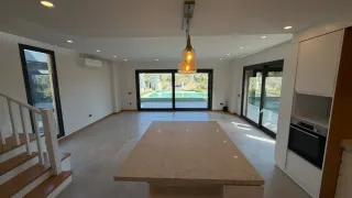 Güre’de, Kazdağları’nın temiz havası ve sakin atmosferiyle çevrili, kendine ait yaşam alanı sunan özel bir villa. - Görsel 10