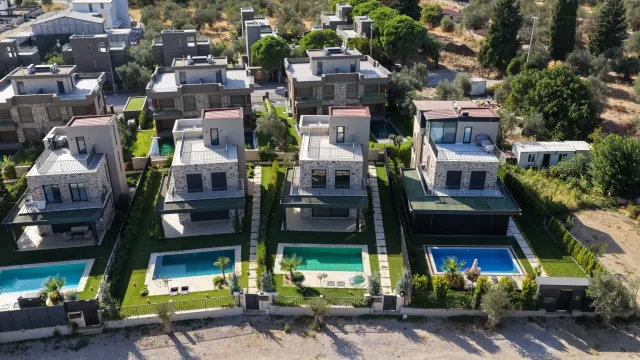 Güre’de, Kazdağları’nın temiz havası ve sakin atmosferiyle çevrili, kendine ait yaşam alanı sunan özel bir villa. - Görsel 3