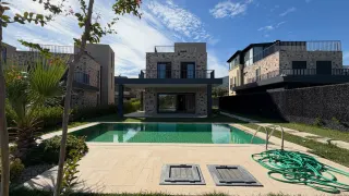 Güre’de, Kazdağları’nın temiz havası ve sakin atmosferiyle çevrili, kendine ait yaşam alanı sunan özel bir villa. - Görsel 6
